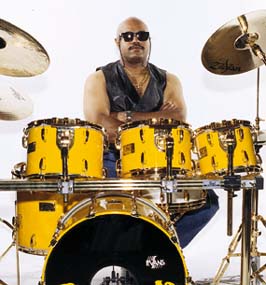 Dennis Chambers Plays Pearl Drums, Evans Heads