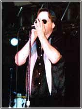 Southside Johnny tearin it up